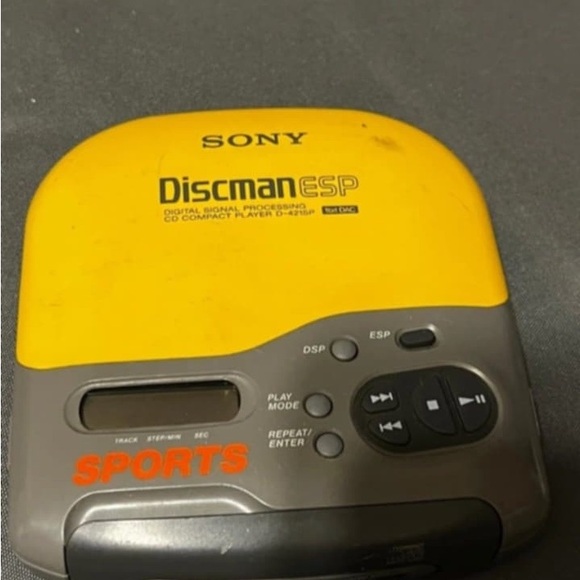 VTG Sony Sports Discman D-421SP Portable CD Player Yellow Gray ( Read ) - Picture 1 of 8
